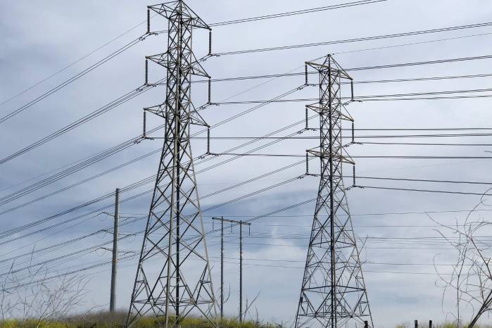 La decisión de suspender la licitación para compra de energía en potencia busca asegurar una competencia justa y efectiva en el sector eléctrico. La decisión de suspender la licitación para compra de energía en potencia busca asegurar una competencia justa y efectiva en el sector eléctrico.