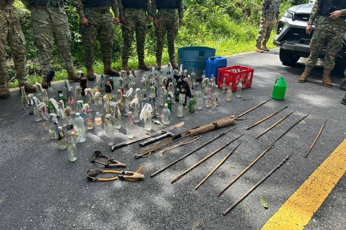 Artefactos decomisados por la Policía Nacional. Artefactos decomisados por la Policía Nacional.