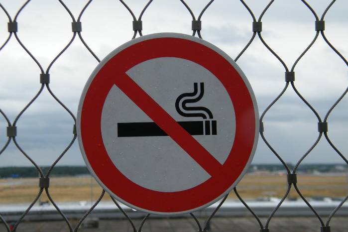 La OMS calcula que el tabaco mata actualmente a más de ocho millones de personas por año en el mundo, incluyendo 1,3 millones de fumadores pasivos expuestos al humo La OMS calcula que el tabaco mata actualmente a más de ocho millones de personas por año en el mundo, incluyendo 1,3 millones de fumadores pasivos expuestos al humo