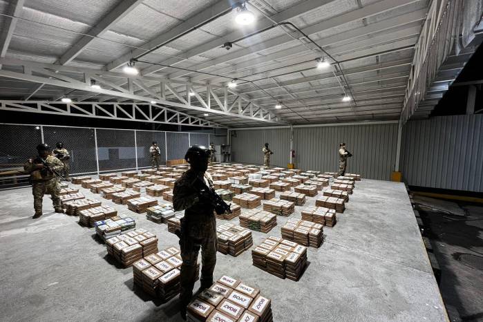 La droga fue hallada por el Servicio Nacional Aeronaval. La droga fue hallada por el Servicio Nacional Aeronaval.