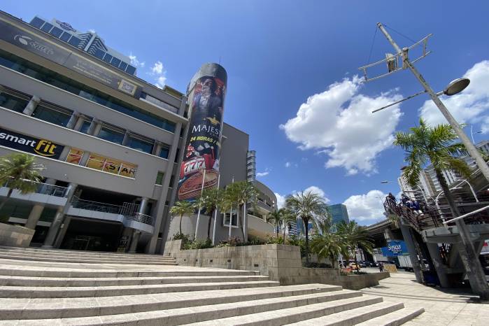 El Megapolis Outlets se encuentra impulsado una estrategia para ser el pirmer centro comercial de descuentos en la capital. El Megapolis Outlets se encuentra impulsado una estrategia para ser el pirmer centro comercial de descuentos en la capital.