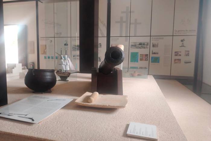 Su colección está integrada por piezas arqueológicas mayas y objetos de la época colonial, como armas, municiones. Su colección está integrada por piezas arqueológicas mayas y objetos de la época colonial, como armas, municiones.