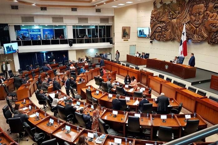 Los diputados debaten en sesiones extraordinarias el presupuesto del Estado. Los diputados debaten en sesiones extraordinarias el presupuesto del Estado.