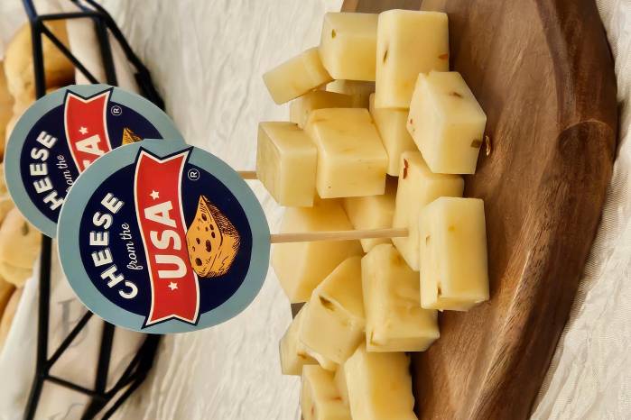 Queso pepper jack. Queso pepper jack.