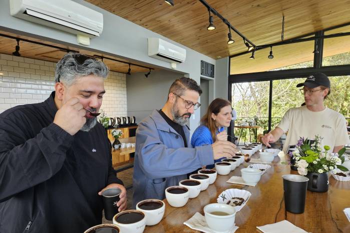 Chefs inivtados tiene la oportunidad de catar los cafés de La Esmeralda. Chefs inivtados tiene la oportunidad de catar los cafés de La Esmeralda.