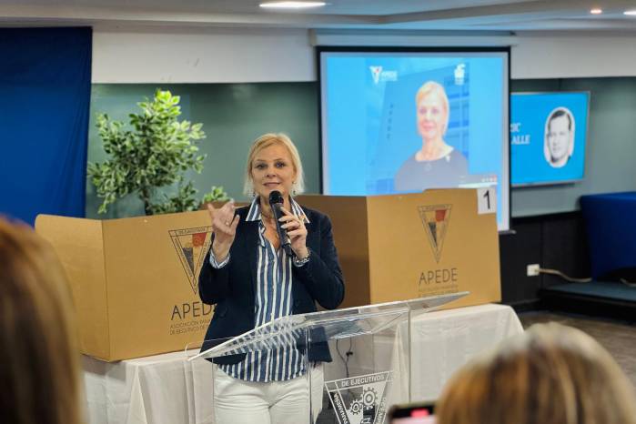 Giulia De Sanctis después de ser reelegida presidenta de Apede, 2025. Giulia De Sanctis después de ser reelegida presidenta de Apede, 2025.