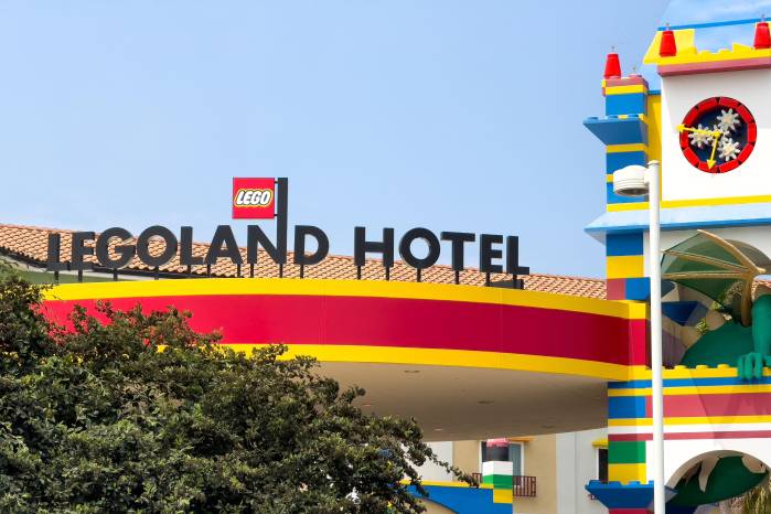 Legoland Hotel, con habitaciones temáticas de piratas, castillos y aventuras, se ha convertido en el favorito de las familias con niños. Legoland Hotel, con habitaciones temáticas de piratas, castillos y aventuras, se ha convertido en el favorito de las familias con niños.