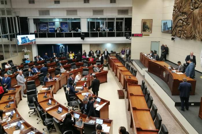 En las próximas semanas se deberá definir la fecha de comparecencia de la ministra Molinar ante el pleno legislativo. En las próximas semanas se deberá definir la fecha de comparecencia de la ministra Molinar ante el pleno legislativo.