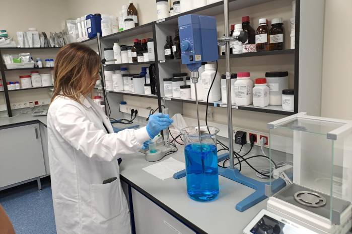 En la imagen, una trabajadora del Dentaid Research Center de Barcelona En la imagen, una trabajadora del Dentaid Research Center de Barcelona