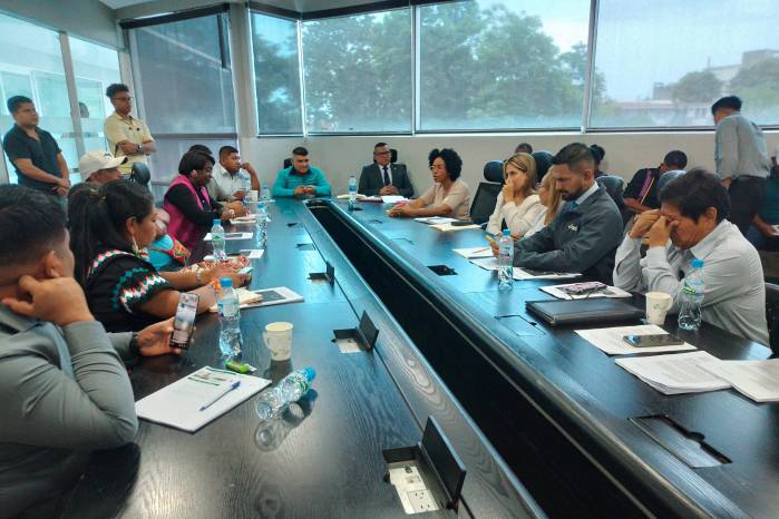 Indígenas y docentes presentaron un informe independiente sobre violaciones a los derechos humanos. Indígenas y docentes presentaron un informe independiente sobre violaciones a los derechos humanos.