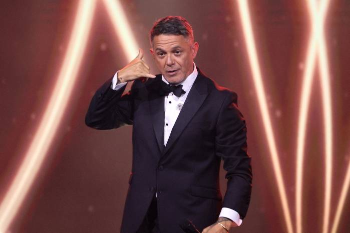 Alejandro Sanz. Alejandro Sanz.