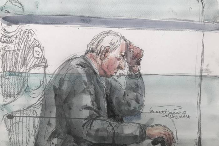 Dibujo hecho este 11 de septiembre muestra a Dominique Pelicot en el juzgado antes de que se suspendiera la audiencia por su debilitada salud. Dibujo hecho este 11 de septiembre muestra a Dominique Pelicot en el juzgado antes de que se suspendiera la audiencia por su debilitada salud.