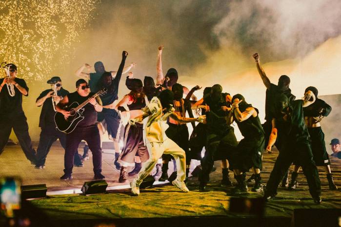 Fotografía cedida por Coachella del cantante Peso Pluma durante el festival en Indio (EE. UU). Fotografía cedida por Coachella del cantante Peso Pluma durante el festival en Indio (EE. UU).
