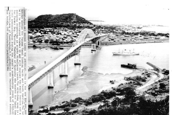 Puente de las Américas sobre el Canal de Panamá. Puente de las Américas sobre el Canal de Panamá.