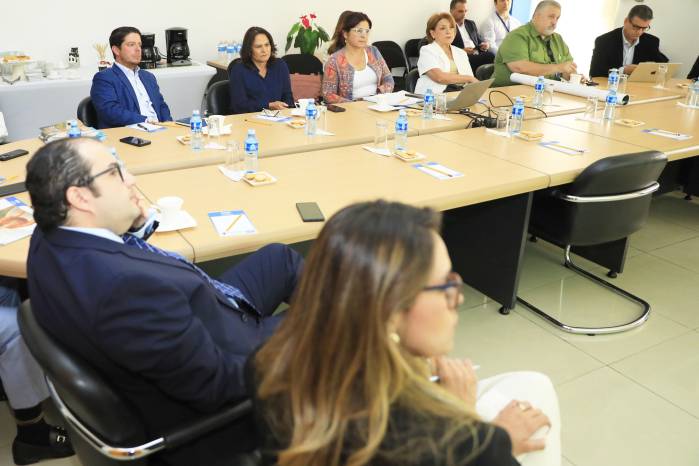 RB02//08//2025 Roberto Barrios// la Estrella de Panamá y el siglo// ciudad de Panamá// reunión con directiva de Canal de Panamá (ACP) La ingeniera Ilya Espino de Marotta es la subadministradora de la Autoridad del Canal de Panamá . RB02//08//2025 Roberto Barrios// la Estrella de Panamá y el siglo// ciudad de Panamá// reunión con directiva de Canal de Panamá (ACP) La ingeniera Ilya Espino de Marotta es la subadministradora de la Autoridad del Canal de Panamá .