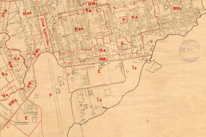 Como se puede observar en este mapa de 1965 de la primera zonificación de la ciudad, Boca La Caja aparece como un espacio vacío en el mapa, sin uso de suelo asignado. Como se puede observar en este mapa de 1965 de la primera zonificación de la ciudad, Boca La Caja aparece como un espacio vacío en el mapa, sin uso de suelo asignado.
