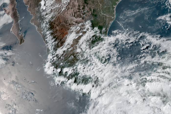 Esta imagen satelital, obtenida de la Administración Nacional Oceánica y Atmosférica (NOAA)/GOES, muestra la tormenta tropical Erick sobre el sur de México el 17 de junio de 2025. Esta imagen satelital, obtenida de la Administración Nacional Oceánica y Atmosférica (NOAA)/GOES, muestra la tormenta tropical Erick sobre el sur de México el 17 de junio de 2025.