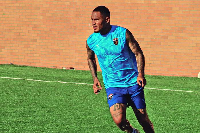 Eric Davis en su primer entrenamiento con el Plaza Amador. Eric Davis en su primer entrenamiento con el Plaza Amador.