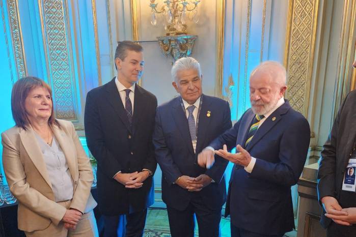 Representantes de los países miembros del Mercosur comparten con Luis Inácio ‘Lula’ Da Silva, quien asumió la presidencia del organismo. Representantes de los países miembros del Mercosur comparten con Luis Inácio ‘Lula’ Da Silva, quien asumió la presidencia del organismo.