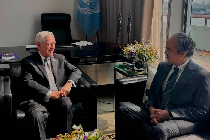 El embajador panameño Eloy Alfaro (iz1.) y su homólogo pakistaní, Asim Iftikhar Ahmed (der.). El embajador panameño Eloy Alfaro (iz1.) y su homólogo pakistaní, Asim Iftikhar Ahmed (der.).