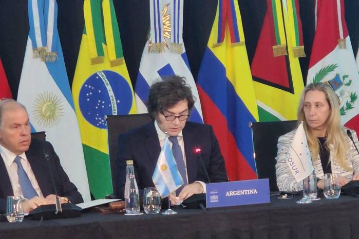El presidente de Argentina, Javier Milei, preside la reunión de la Cumbre de Mercosur. El presidente de Argentina, Javier Milei, preside la reunión de la Cumbre de Mercosur.