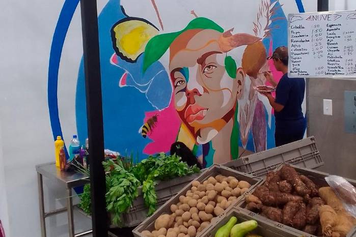 Inspirado por los muralistas mexicanos, Jaramillo apuesta por un arte accesible, vivible y profundamente arraigado en el entorno urbano. Inspirado por los muralistas mexicanos, Jaramillo apuesta por un arte accesible, vivible y profundamente arraigado en el entorno urbano.