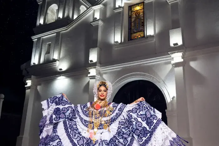 Marialuz Saavedra Vergara, reina del Festival Nacional de La Mejorana 20225. Marialuz Saavedra Vergara, reina del Festival Nacional de La Mejorana 20225.