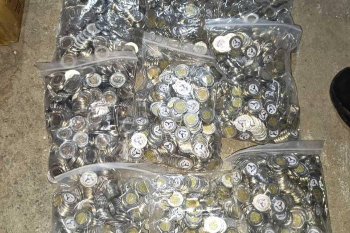 De acuerdo con las autoridades, las monedas llegaron al país por vía marítima. De acuerdo con las autoridades, las monedas llegaron al país por vía marítima.
