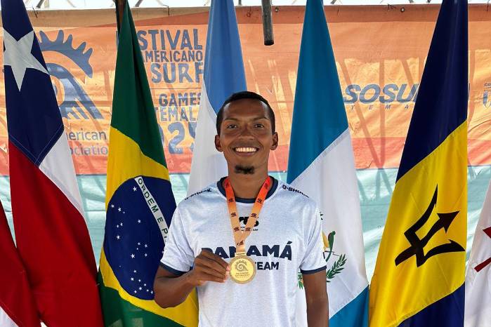 El atleta santeño Edwin Núñez hace historia en Guatemala al liderar el podio de bodyboard. El atleta santeño Edwin Núñez hace historia en Guatemala al liderar el podio de bodyboard.