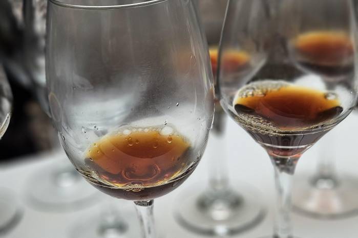 El geisha es servido en copas para la degustación. El geisha es servido en copas para la degustación.
