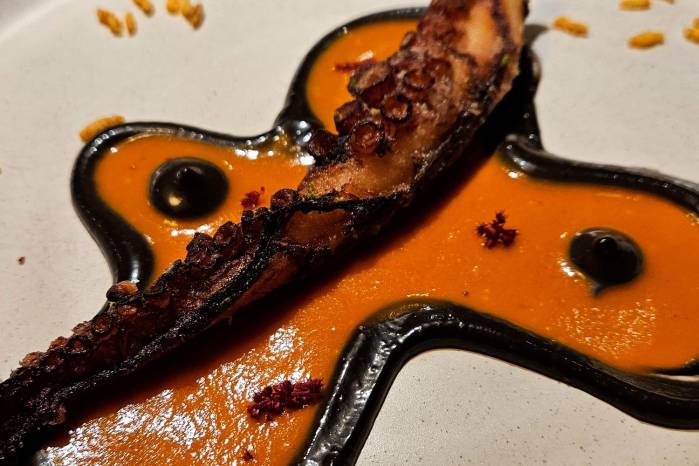 Chucunaque, pulpo frito al curry rojo. Chucunaque, pulpo frito al curry rojo.