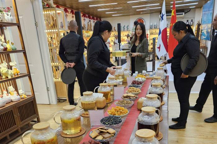 El té se acompañó con snacks tradicionales. El té se acompañó con snacks tradicionales.
