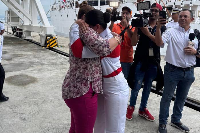 El esperado reencuentro entre madre e hija. El esperado reencuentro entre madre e hija.