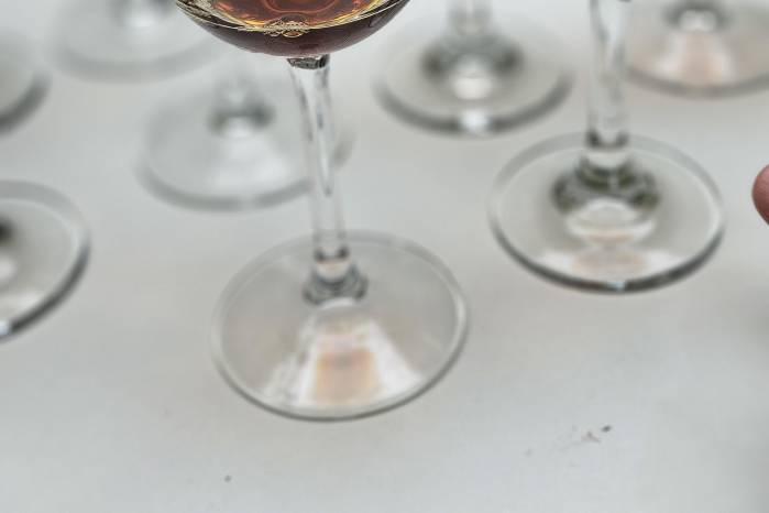 El geisha es servido en copas para la degustación. El geisha es servido en copas para la degustación.