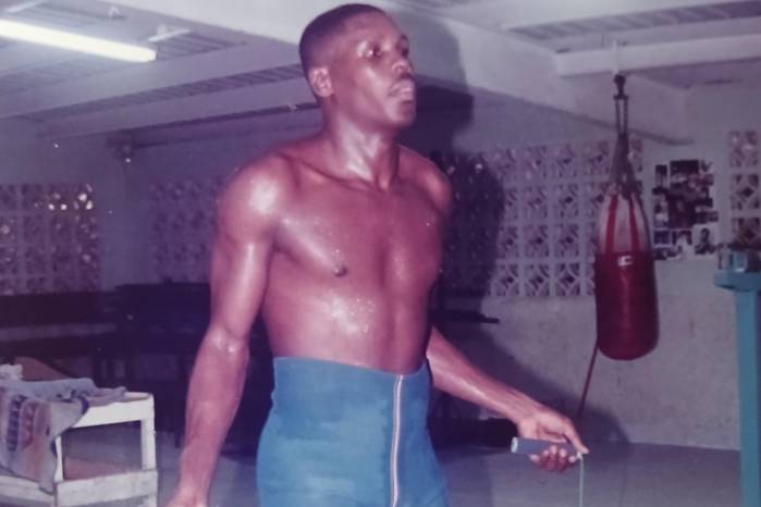 Víctor Córdoba fue campeón supermediano al vencer al francés Christopher Tiozzo en 1991. Víctor Córdoba fue campeón supermediano al vencer al francés Christopher Tiozzo en 1991.