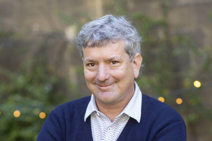 Santiago Roncagliolo escribe historias perturbadoras e incómodas, aunque admite que estaría feliz si estas tramas solo existieran en la ficción. Santiago Roncagliolo escribe historias perturbadoras e incómodas, aunque admite que estaría feliz si estas tramas solo existieran en la ficción.