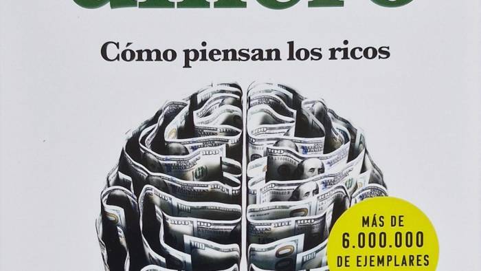 “La psicología del dinero – Cómo piensan los ricos” es un ensayo del analista económico estadounidense Morgan Housel. “La psicología del dinero – Cómo piensan los ricos” es un ensayo del analista económico estadounidense Morgan Housel.