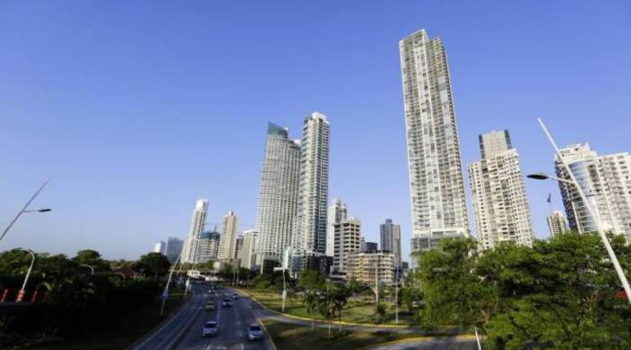Entre esos dos años, la confianza en los gobiernos ha disminuido en 3,9 puntos porcentuales en el conjunto de los 15 países. Entre esos dos años, la confianza en los gobiernos ha disminuido en 3,9 puntos porcentuales en el conjunto de los 15 países.