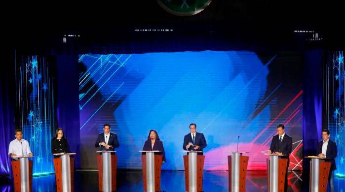 Los candidatos presidenciales durante el primer debate presidencial. Los candidatos presidenciales durante el primer debate presidencial.