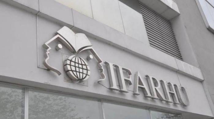 La funcionaria aprehendida esta presuntamente vinculada al cambio de las contraseñas de las becas digitales que otorga el Ifarhu. La funcionaria aprehendida esta presuntamente vinculada al cambio de las contraseñas de las becas digitales que otorga el Ifarhu.