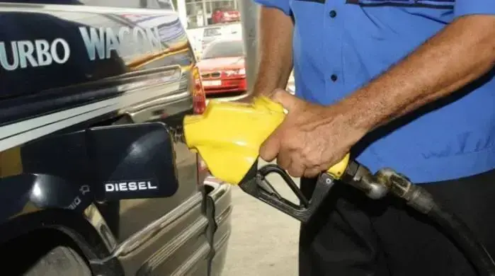 Según un reporte de la SNE, el precio del galón de la gasolina de 95 octanos bajará cuatro centésimos. Según un reporte de la SNE, el precio del galón de la gasolina de 95 octanos bajará cuatro centésimos.
