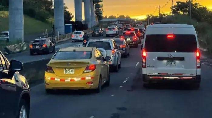 Tráfico hacia Panamá Oeste. Tráfico hacia Panamá Oeste.
