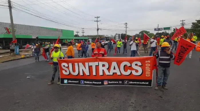 Protesta liderada por trabajadores de la construcción. Protesta liderada por trabajadores de la construcción.