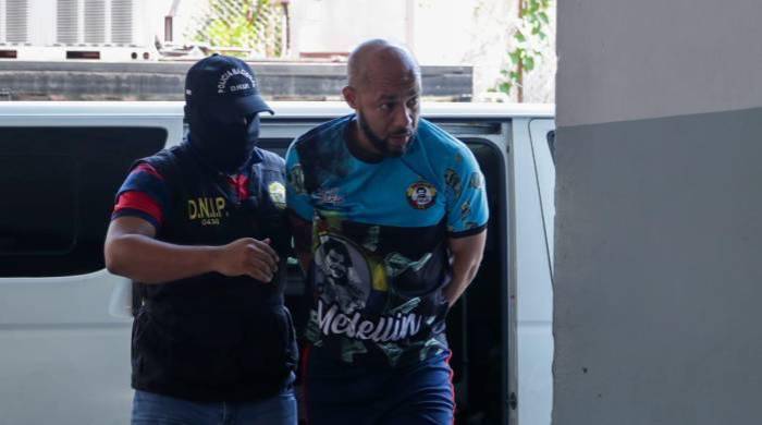 El exjugador Óscar McFarlane cuando es trasladado al SPA de Plaza Ágora. El exjugador Óscar McFarlane cuando es trasladado al SPA de Plaza Ágora.
