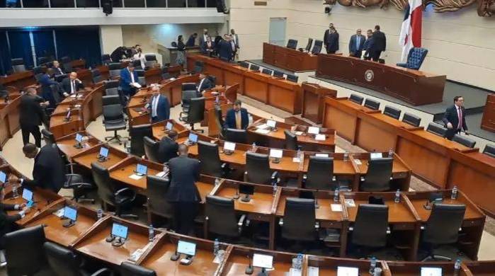 Según Duke, el retraso en la asignación de comisiones en la Asamblea Nacional responde a la indecisión de un diputado de la bancada mixta. Según Duke, el retraso en la asignación de comisiones en la Asamblea Nacional responde a la indecisión de un diputado de la bancada mixta.