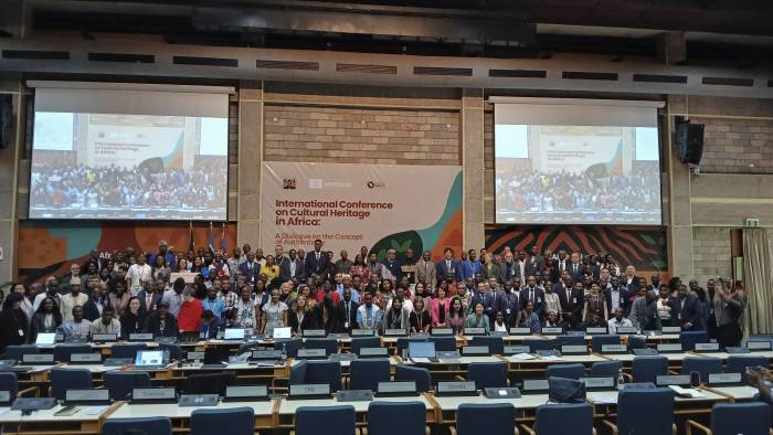 Foto de familia de los participantes en una conferencia convocada por la Organización de las Naciones Unidas. Foto de familia de los participantes en una conferencia convocada por la Organización de las Naciones Unidas.