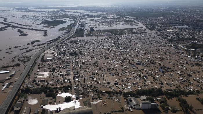 Fotografía aérea tomada con dron que muestra la inundación, en la ciudad de Porto Alegre (Brasil). Fotografía aérea tomada con dron que muestra la inundación, en la ciudad de Porto Alegre (Brasil).