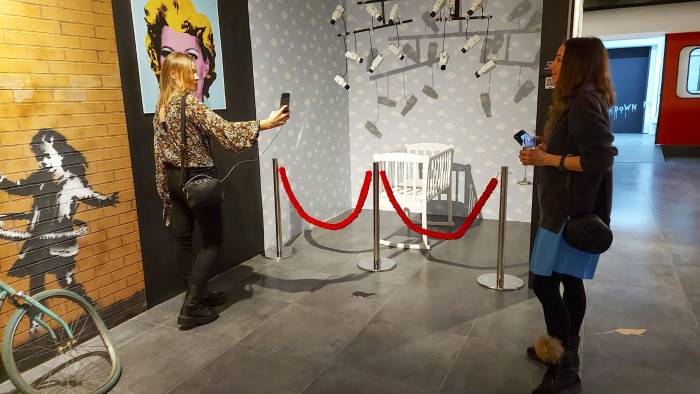 Los rusos se acercan al arte ‘underground’ de Bansky Los rusos se acercan al arte ‘underground’ de Bansky