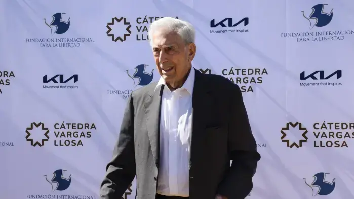 Escritor y Premio Nobel de Literatura peruano Mario Vargas Llosa. Escritor y Premio Nobel de Literatura peruano Mario Vargas Llosa.