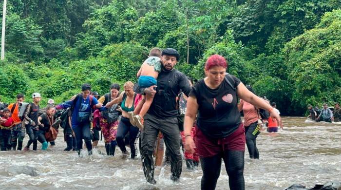 A Oscar Ramírez le ha tocado ayudar a niños que intentan cruzar la selva de Darién. A Oscar Ramírez le ha tocado ayudar a niños que intentan cruzar la selva de Darién.